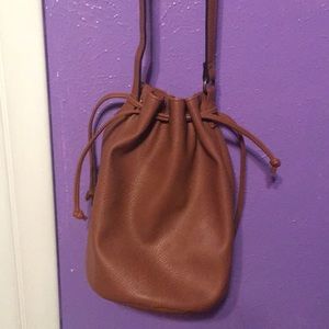 Crossbody bucket bag